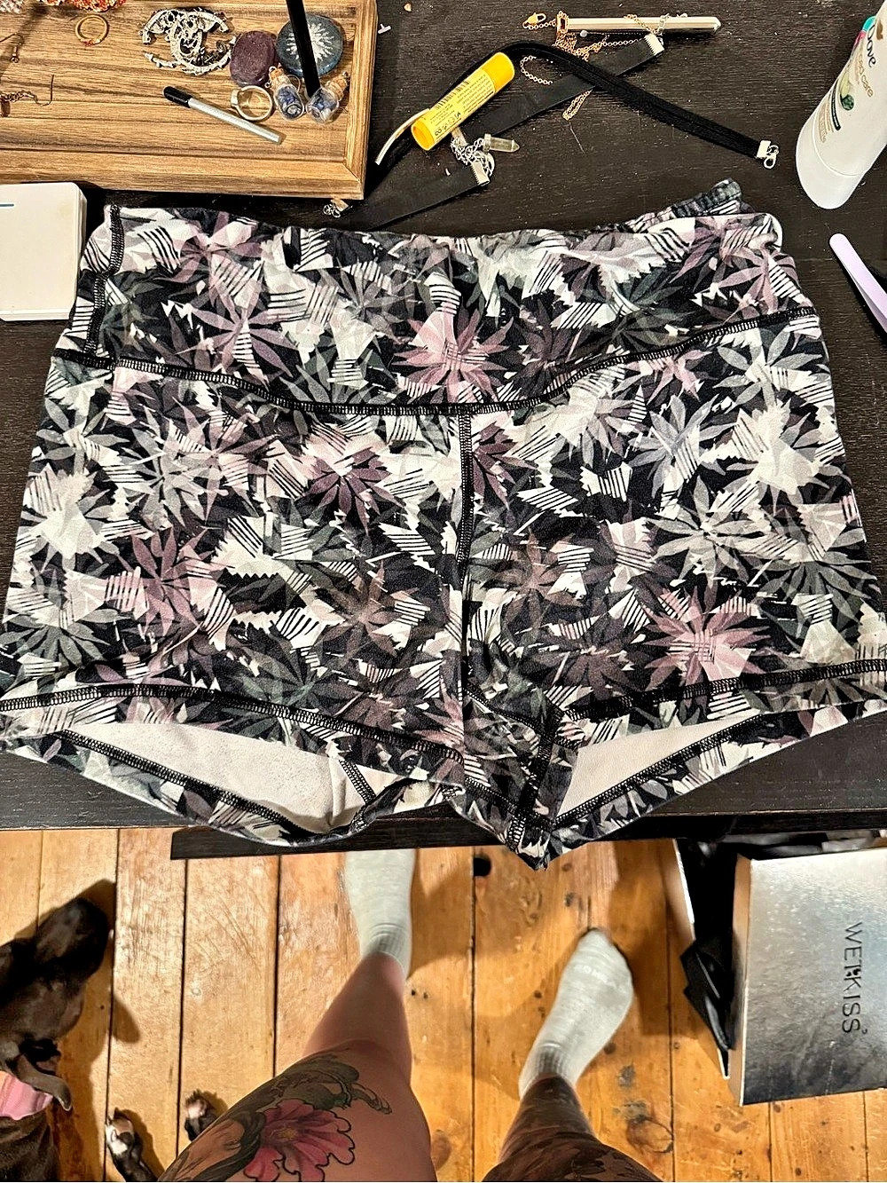 Fleo Women's Floral Athletic Shorts Size Large